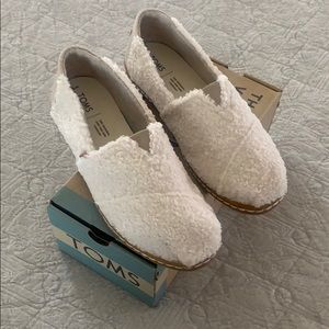 Tom’s faux shearling shoe